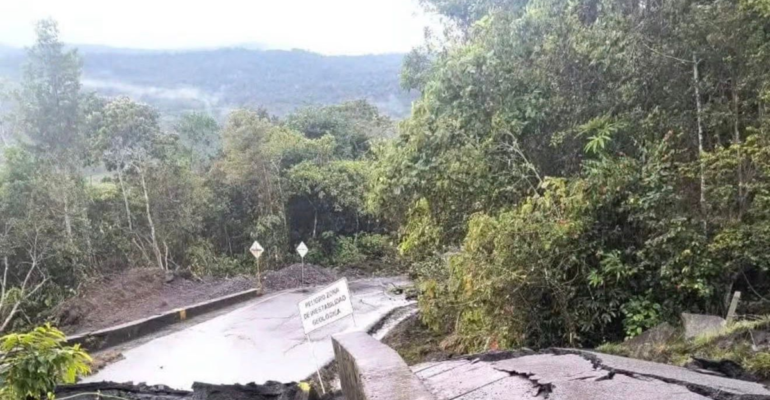Impresionantes imágenes | Vía de Santander amaneció con un enorme hueco tras constantes lluvias: autoridades atienden la emergencia
