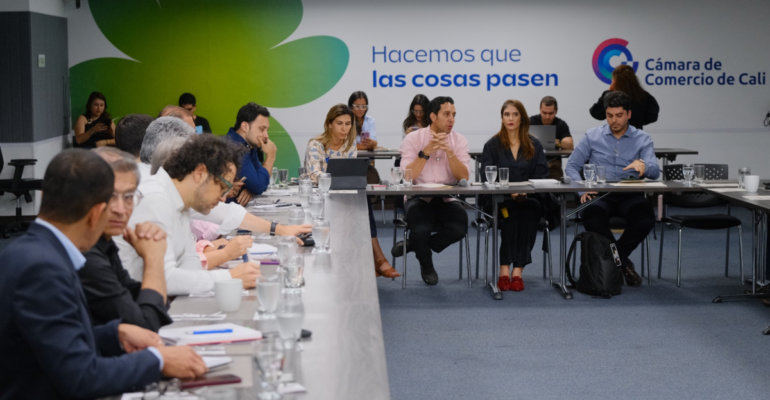 '¡Que no se nos vaya el tren de cercanías del Valle!': clamor al presidente Petro de gremios y congresistas por proyecto que espera firma de convenio