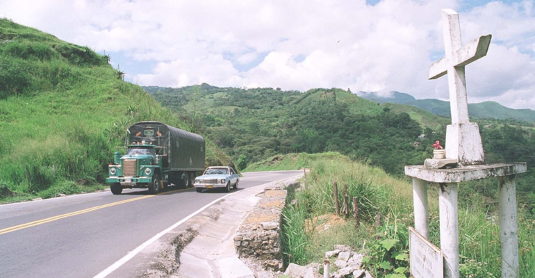 Explosión en la vía Panamericana en Cauca | Carro bomba dejó un muerto: la población vivió momentos de pánico; esto es lo que se sabe