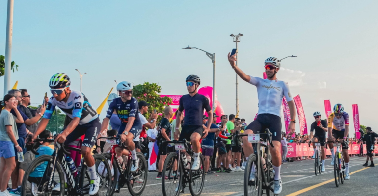 El Atlántico vive la fiesta del Giro de Rigo: 8.000 ciclistas pedalean por sus vías en una jornada histórica para el Caribe