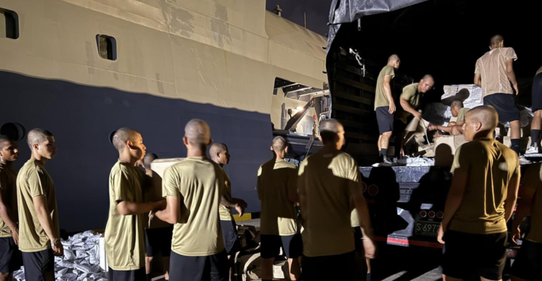 Colombia envía 240 toneladas de ayuda humanitaria a Cuba tras el paso del huracán Melissa desde la Base Naval de Cartagena