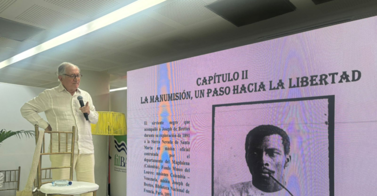'Este libro recoge la vida de los negros de Cristo Rey': Édgar Rey Sinning presentó en la Filbac trabajo sobre la memoria africana en Santa Marta