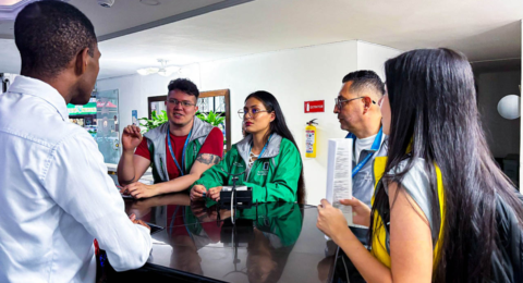 Medellín pone en cintura al comercio de la 70: capacitan a propietarios de establecimientos para que no le 'jueguen vivo' al ordenamiento de la zona