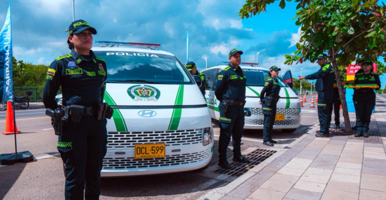 Barranquilla refuerza su seguridad con la entrega de cuatro nuevos CAI móviles: una unidad será destinada para la Patrulla Púrpura