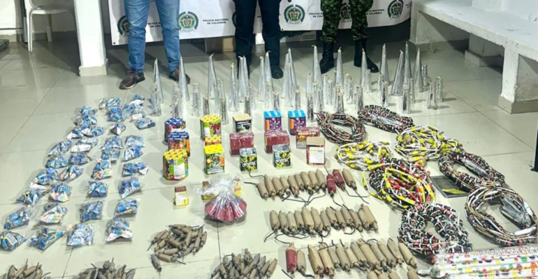 Día de Velitas | Policía atendió 445 casos de riñas y de violencia en hogares en Cali: decomisan 4.583 artículos de pólvora; en el mes, 86 kilos