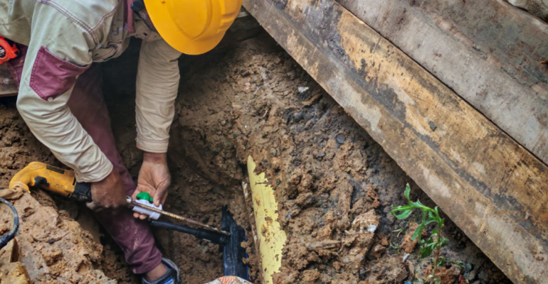 De la exclusión al grifo: Medellín avanza en equidad al garantizar agua potable a más de 12.700 hogares en territorios olvidados