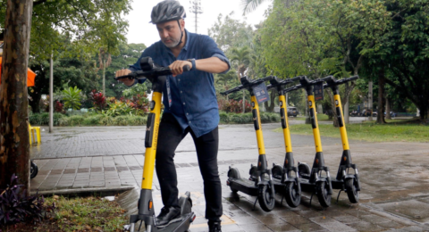 El primer sistema regulado de patinetas eléctricas de Colombia está en Medellín: próximamente tendría convenio con el Metro