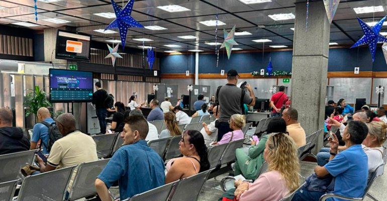 Navidad y Año Nuevo en Medellín: descubre qué sedes cierran, cuáles reducen horario y cómo acceder a todos tus trámites sin salir de casa