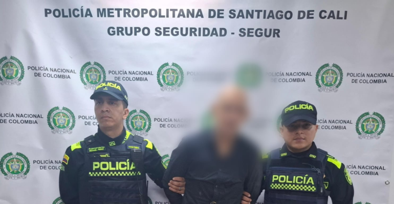 Video | Persecución de película a presunto ladrón que habría robado más de $ 130 millones; en la huida se cayó al río Cali y de ahí salió esposado