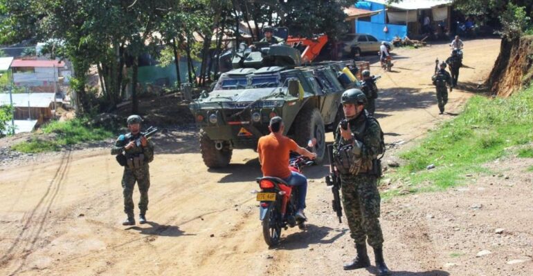 Ataque con drones y tensión social dejan víctimas en El Plateado, Cauca: reportan dos muertos y más de una decena de heridos