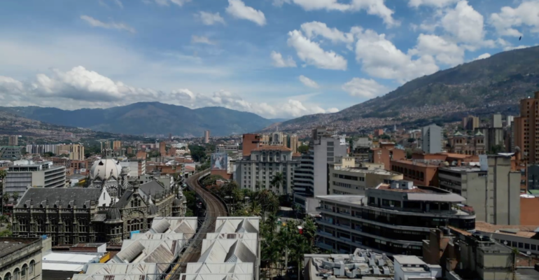Ciudadano estadounidense habría sido asesinado por su pareja sentimental en Medellín en medio de una riña: los detalles del caso
