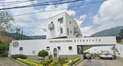 Una persona de la población LGBTIQ+ fue quemada al interior de una subestación de Policía en Medellín: hay versiones cruzadas de lo sucedido
