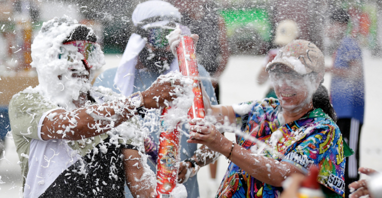 El Carnaval de Negros y Blancos en Pasto sigue celebrándose, pero sin talco: un juzgado prohibió su uso y comercialización para proteger la salud