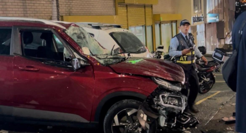 Video | Este es el momento exacto en que un automóvil cae desde el tercer piso de un parqueadero en Manizales; esto dijeron los testigos del incidente