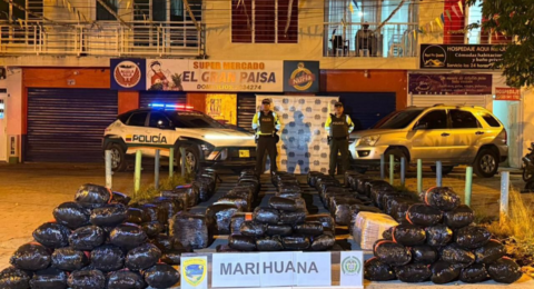 Decomisos de casi dos toneladas de drogas en Valle y Cauca: los estupefacientes eran transportados en carros particulares; un cargamento iba a Ecuador