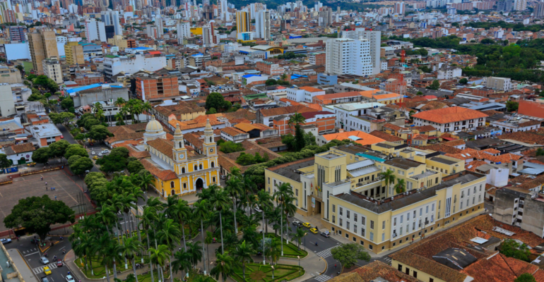 Hombre que atacó con un machete a sus padres murió tras ser linchado por sus vecinos en Bucaramanga: 'Lo amarraron y golpearon'