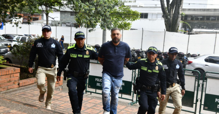 Mafioso italiano vinculado al 'clan del Golfo' y buscado internacionalmente por narcotráfico fue capturado en Medellín: viajaba a visitar a su novia