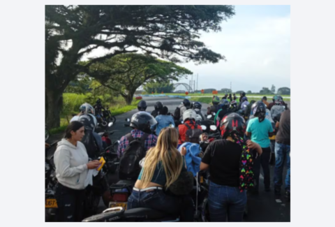 'Era una moto bomba en el paso entre Cali y Popayán, en la vía Panamericana': Policía y equipo Antiexplosivos desactivaron carga y evitaron tragedia