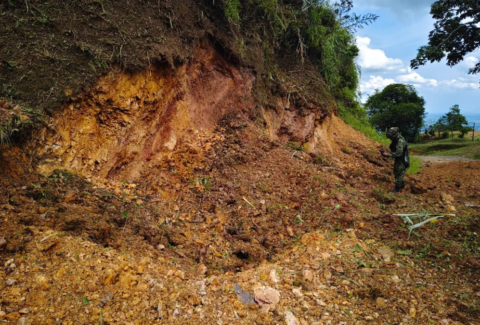 Soldados destruyeron cilindros bomba donde las disidencias habían instalado banderas en zona de Jamundí, Valle: así se frustró acción terrorista