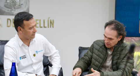 'Los criminales no merecen tarimazos, merecen guarapazos': la pulla de Federico Gutiérrez durante la visita de MinDefensa a Medellín
