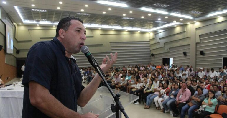 ¿Quién es Laureano Acuña, candidato señalado de no 'cumplir' presunto pago por compra de votos? Reclamo quedó grabado frente a su casa en Barranquilla