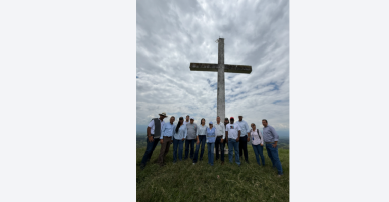 ¿Qué llegó de Tierra Santa para motivar más turismo al centro del Valle? El objeto será incorporado al Santuario de la Cruz del Picacho de Tuluá