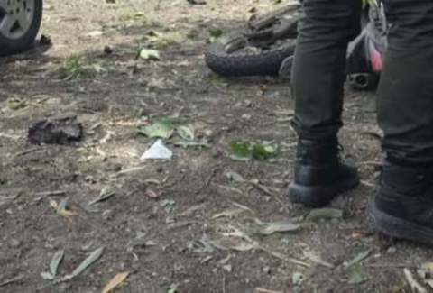 Ataque contra una patrulla de la Policía dejó a un uniformado muerto, en vía Panamericana, Cauca: hay 10 civiles y 5 policías heridos por explosión