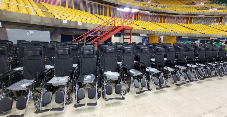 Inclusión con impacto real: fundación de Jeison Aristizábal, el 'Héroe de CNN' lideró entrega de 600 sillas de ruedas para personas con discapacidad
