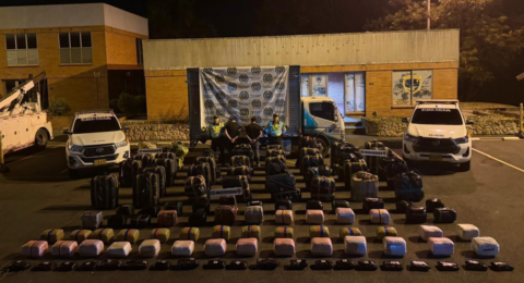 Les iban a pagar $ 10 millones por transportar 1,5 toneladas de drogas desde Cauca hasta Bogotá: así cayó el cargamento con dos detenidos