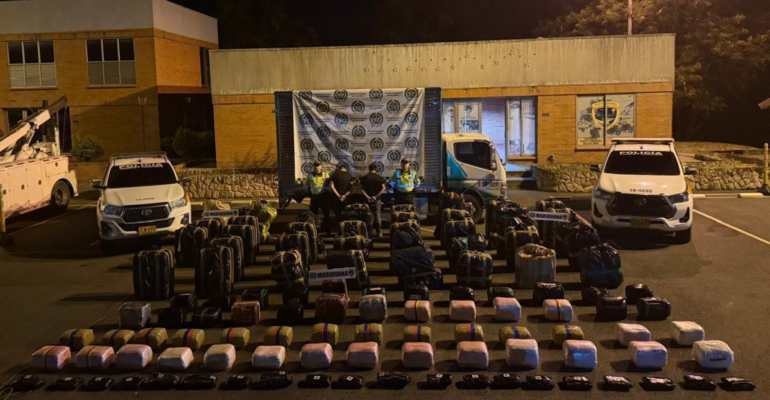 Les iban a pagar $ 10 millones por transportar 1,5 toneladas de drogas desde Cauca hasta Bogotá: así cayó el cargamento con dos detenidos