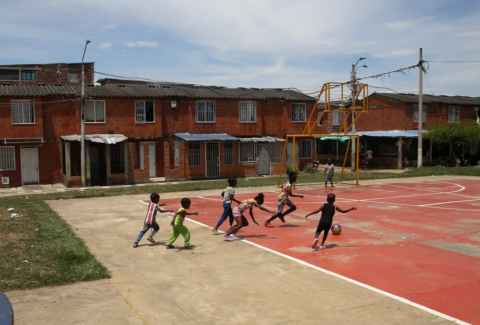 ¿Qué hay detrás de la muerte de un adolescente en el barrio de Cali donde hace seis años ocurrió la masacre de cinco menores en medio de cañaduzales?