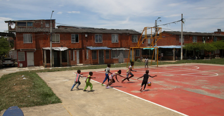 ¿Qué hay detrás de la muerte de un adolescente en el barrio de Cali donde hace seis años ocurrió la masacre de cinco menores en medio de cañaduzales?