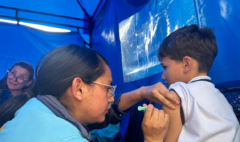 ¿Miedo a las vacunas? En Cali la 'nutria amiga' y más de 120 IPS lo esperan para vacunar con tranquilidad, juego y cero estrés