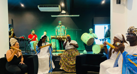 El fogón y la leña hacen parte de esta Semana Mayor en Cali: mujeres y sus historias, mientras le ponen sazón al Pacífico colombiano