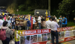 Suspenden bloqueos de vías en Santander tras diálogo, pero el paro por el aumento del predial continúa a la espera de decisiones del Gobierno