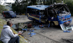 El gobernador del Cauca aseguró que murieron 20 civiles, la mayoría mujeres, por el despiadado atentado de las disidencias en vía Panamericana