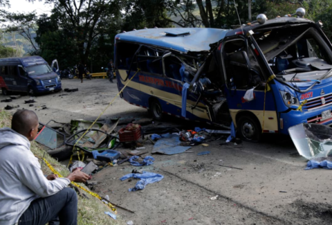 El gobernador del Cauca aseguró que murieron 20 civiles, la mayoría mujeres, por el despiadado atentado de las disidencias en vía Panamericana
