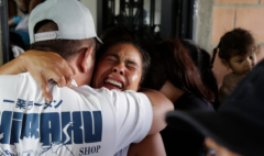 Entre velas y silencio, Cajibío despidió a las víctimas por el atentado perpetrado por disidencias de las Farc en la vía Panamericana