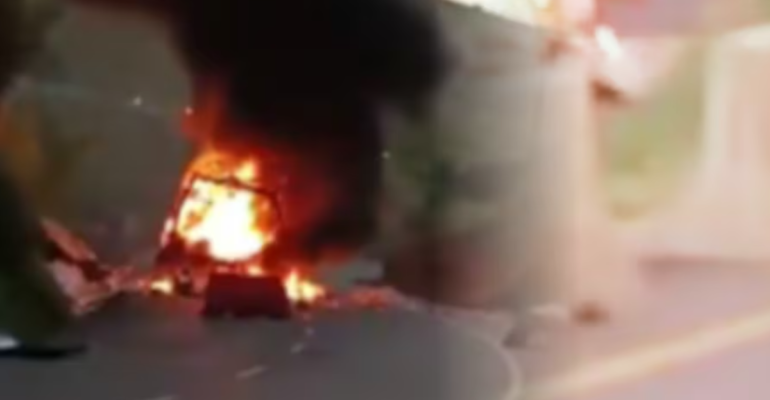 Así está la vía Panamericana por el atentado con camión incinerado en Santander de Quilichao: autoridades tratan de desactivar explosivos en el área