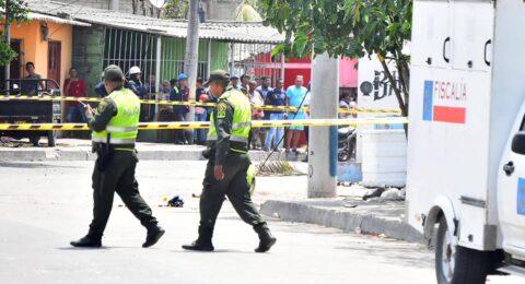Transportador escolar fue asesinado en Barranquilla cuando dejaba a su nieta en casa: crimen reaviva alerta por presión en el sector de los chóferes