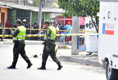 Transportador escolar fue asesinado en Barranquilla cuando dejaba a su nieta en casa: crimen reaviva alerta por presión en el sector de los chóferes