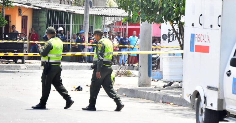 Transportador escolar fue asesinado en Barranquilla cuando dejaba a su nieta en casa: crimen reaviva alerta por presión en el sector de los chóferes