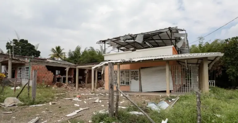 Ataque de disidentes contra la Policía deja dos heridos de la población civil en Robles, en Jamundí, Valle: van 17 explosivos lanzados por drones