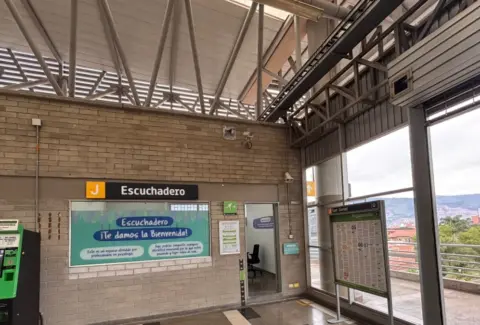 ¿Pasaje y terapia? El Metro de Medellín estrena más 'Escuchaderos', espacios especializados en salud mental en las estaciones del sistema