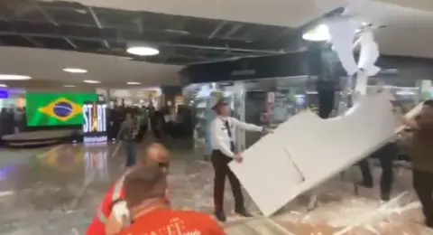 Centro comercial Unicentro Medellín se pronunció tras desprendimiento de techo que dejó varios heridos: 'No hay personas con lesiones de gravedad'