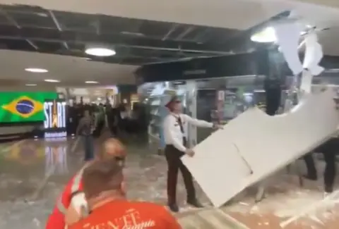 Centro comercial Unicentro Medellín se pronunció tras desprendimiento de techo que dejó varios heridos: 'No hay personas con lesiones de gravedad'