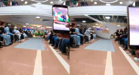Video del momento exacto en el que se cae parte del techo del centro comercial Unicentro en Medellín