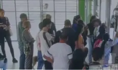 Video | Una guarda de seguridad estuvo en riesgo de ser atropellada por bus del MIO, luego de que usuaria la empujó fuera de la estación: quedó herida