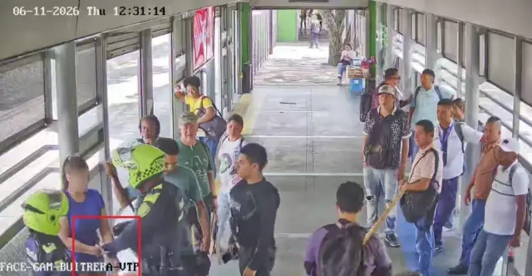 Estado de la guarda de seguridad agredida por una mujer en estación del MIO: 'La arrojó de plataforma, a un metro de altura, hacia el carril de buses'