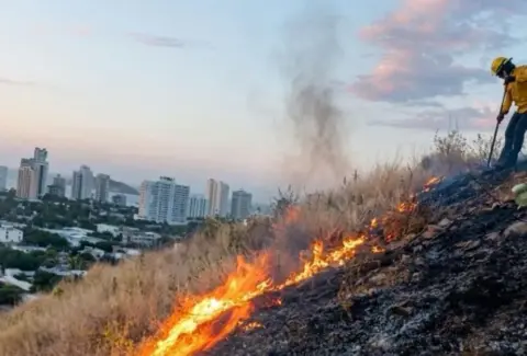 Santa Marta rompe récord de temperaturas y el calor extremo obliga a declarar calamidad pública: se encienden alertas por salud, agua e incendios